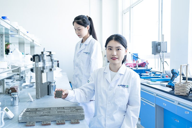 LANDU-aplicativo-teste-telha-adesivo-aditivo