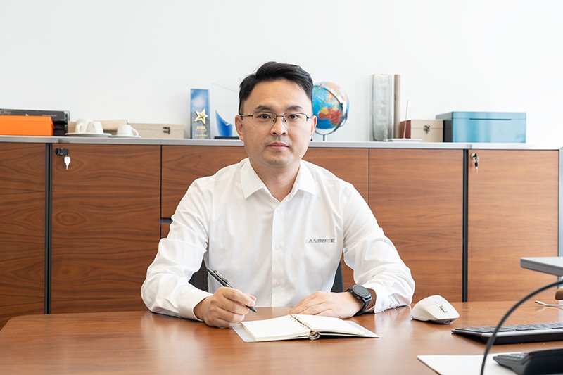 LANDU-gerente-de-vendas-serviço