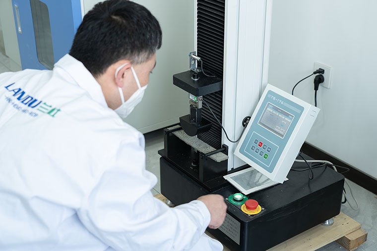 LANDU-inovação-ferramentas-transversal-deformação-testador